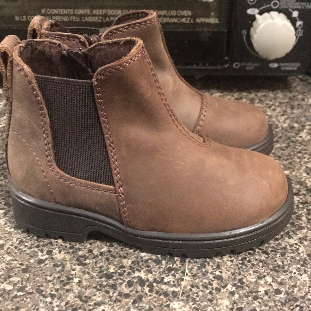 Brown suede Zara toddler boot only worn once